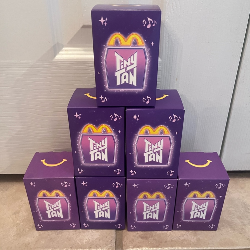 TinyTAN Purple Collectible Toys
Complete set of 7